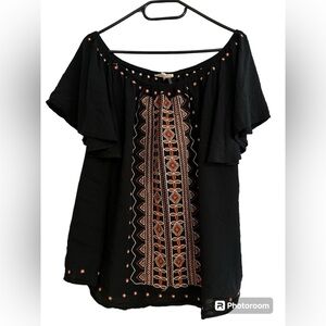 Clothing Obsessed Company Embroidered top size 3X Black